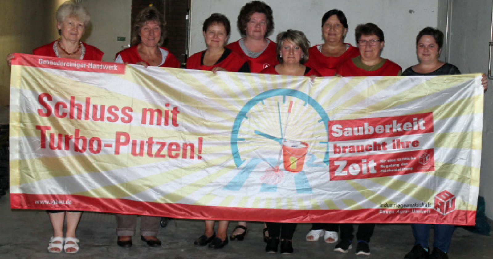 Kolleginnen der Fa. F.J. Peterhoff aus Düren erklären sich solidarisch mit den Tarifforderungen der IG BAU