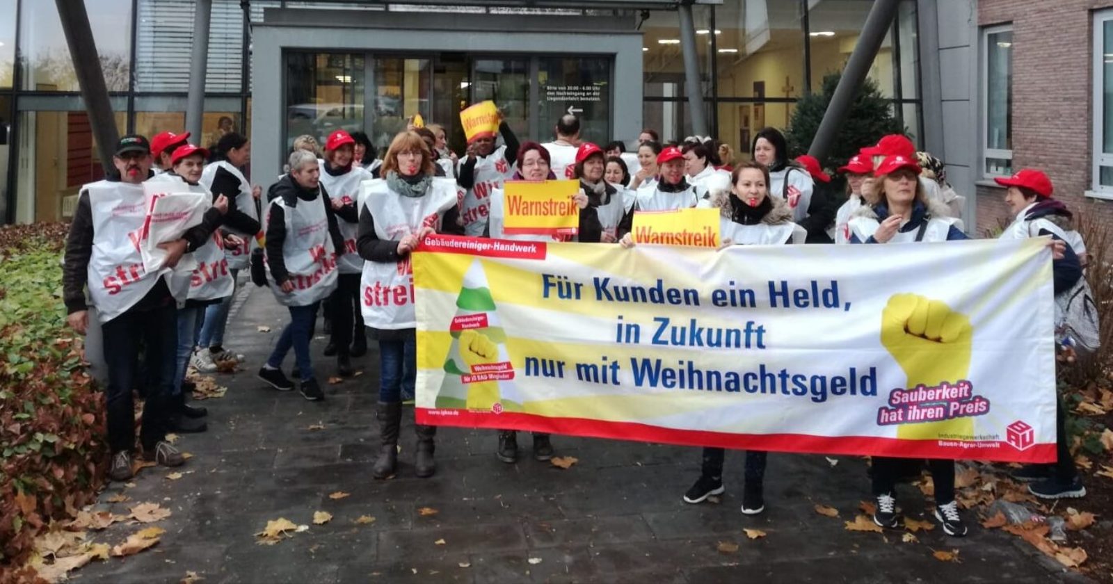Warnstreiks fürs Weihnachtsgeld: 120 Gebäudereiniger in Dortmund legen ihre Arbeit nieder