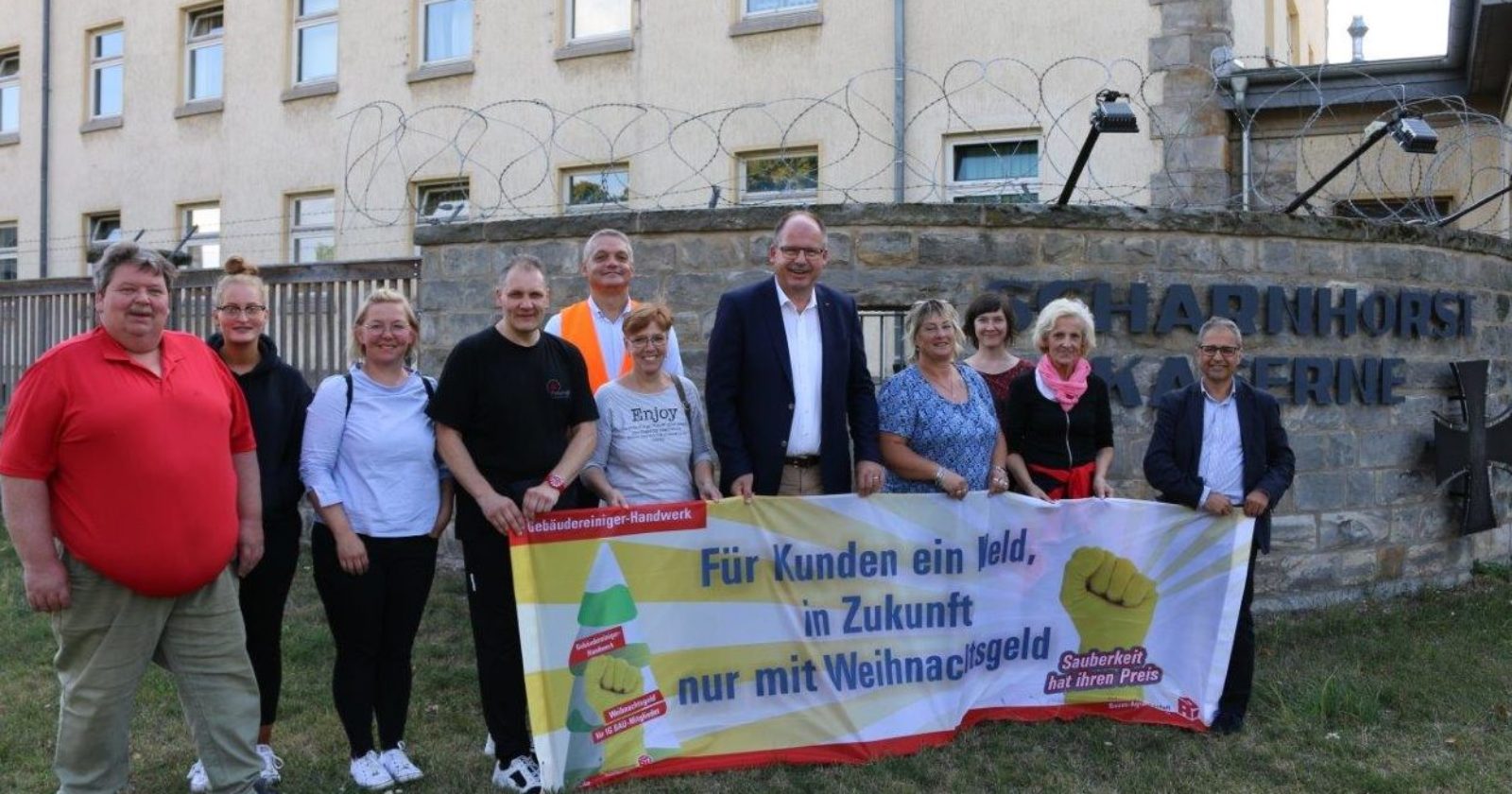 Stefan Körzell (DGB Bundesvorstand) besucht GebäudereinigerInnen von F.J. Petrehoff in Hannover