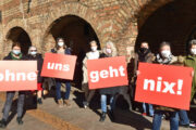 Aktion zum internationalen Frauentag in Flensburg: "Ohne uns Frauen geht nix!"